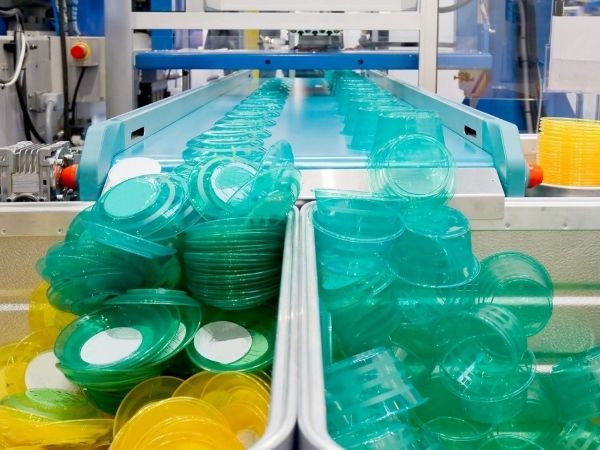 Reducing scrap rates and reusing plastic waste