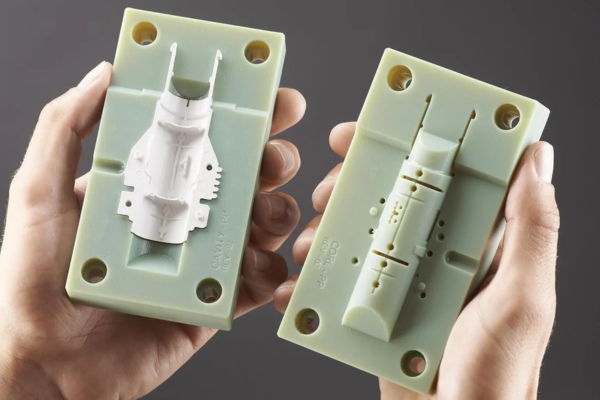 Plastic molding is a method of pouring liquid or molten plastic material into a mold 
